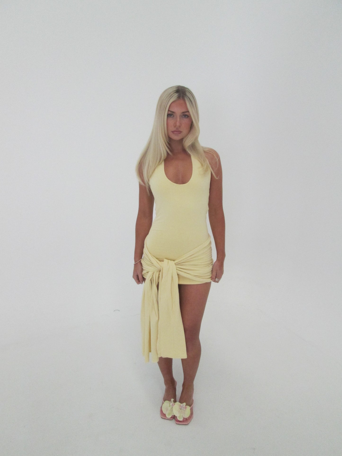 Sculpted yellow mini