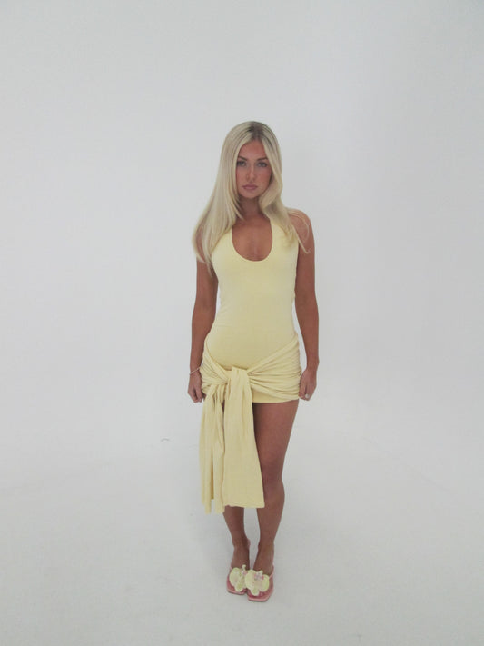 Sculpted yellow mini